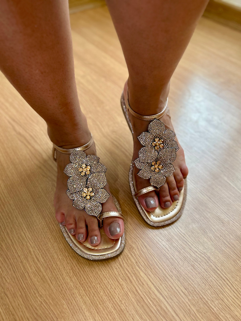 Sandalia champanhe Flor Em tiras Barbara Morais