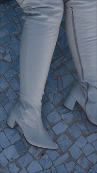 Bota over knee off white